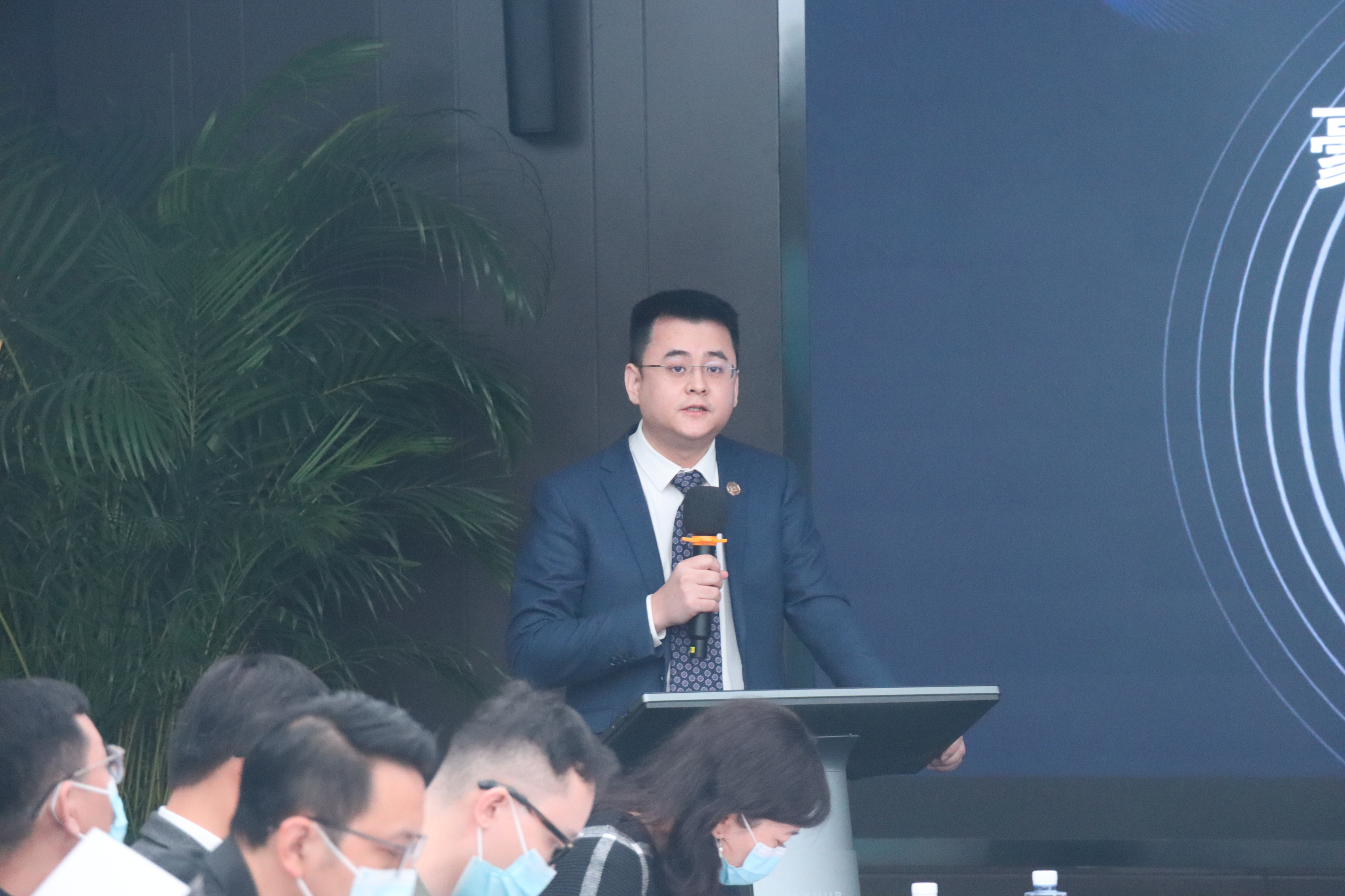 尊龙凯时人生就博官网登录集团董事、执行总裁戴聪棋致欢迎词.jpg