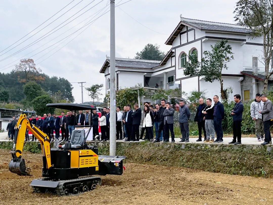 AG一飞冲天300倍游戏农机参与贵州省遵义市播州区烟叶农用机械展示会